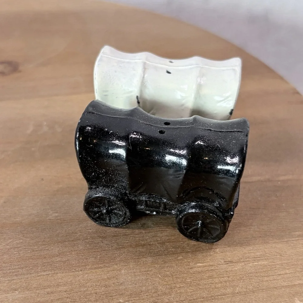 Vintage Covered Wagon Salt & Pepper Shakers‎ Western Pioneer Set